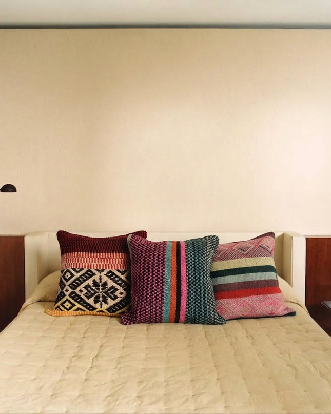 Andean Cushion M004